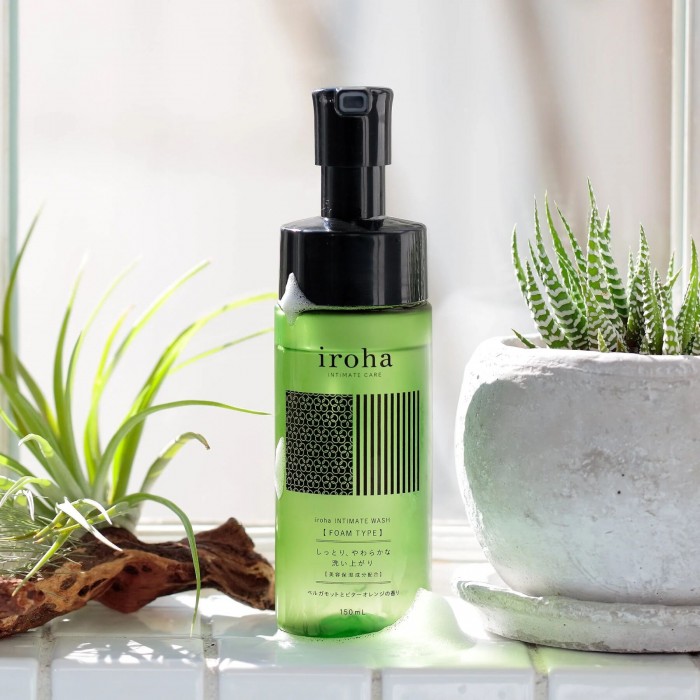 Пена для интимной гигиены Iroha Intimate Wash Foam Type Bergamot and Bitter Orange, объем 150 мл