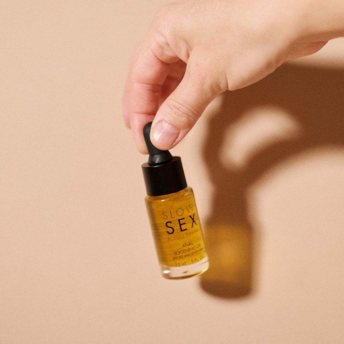 Успокаивающее масло для анального секса Bijoux Indiscrets Slow Sex Anal Soothing Oil (до и после) 15 мл