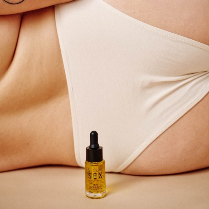 Успокаивающее масло для анального секса Bijoux Indiscrets Slow Sex Anal Soothing Oil (до и после) 15 мл