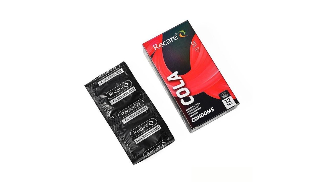 Презервативы с пупырышками и ребрами Holographic Recare Cola Dotted&Ribbed Condoms, 12шт, Кола