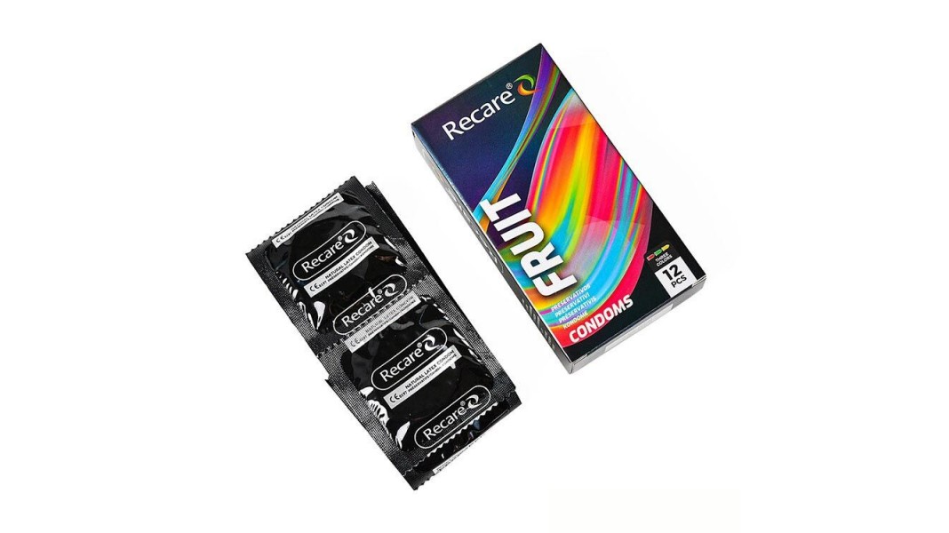 Презервативы с ароматами мяты, бананы, клубники Holographic Recare Fruit Flavour Condoms, 12 шт
